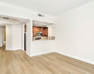 1415 Rexford Drive - Photo Thumbnail 3