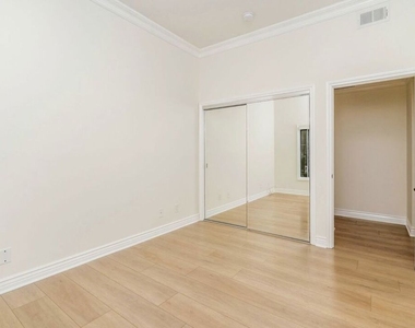 1415 Rexford Drive - Photo Thumbnail 12