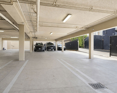 1415 Rexford Drive - Photo Thumbnail 15