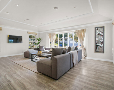 9509 Cresta Drive - Photo Thumbnail 1