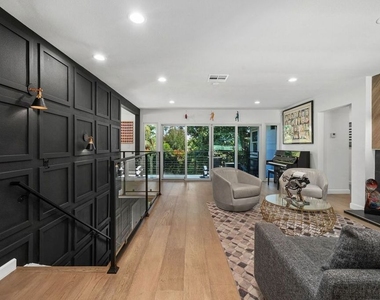 3304 Shelby Drive - Photo Thumbnail 2