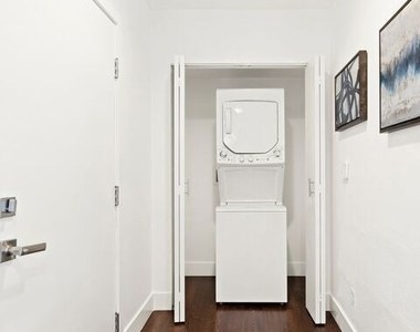 8755 Shoreham Drive - Photo Thumbnail 7