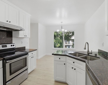 2511 Easton Place - Photo Thumbnail 5