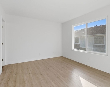 2511 Easton Place - Photo Thumbnail 14