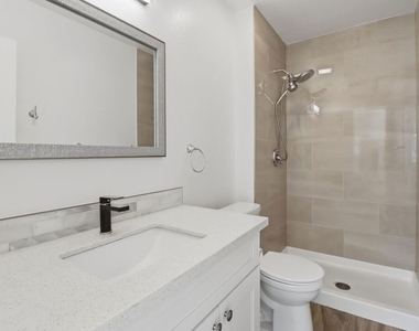 2511 Easton Place - Photo Thumbnail 16
