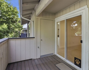 2511 Easton Place - Photo Thumbnail 3