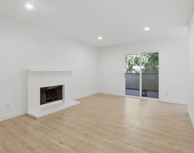 2511 Easton Place - Photo Thumbnail 1