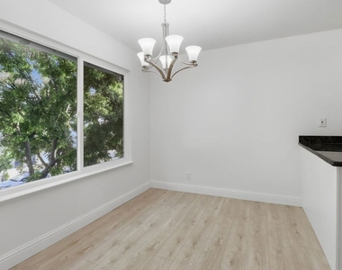 2511 Easton Place - Photo Thumbnail 7