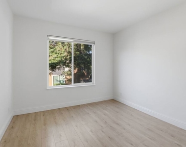 2511 Easton Place - Photo Thumbnail 10