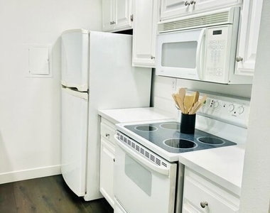1731 Colby Avenue - Photo Thumbnail 7
