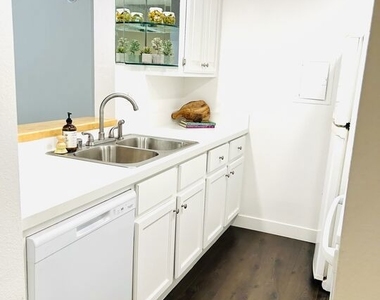 1731 Colby Avenue - Photo Thumbnail 6