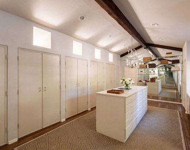 902 N Whittier Drive - Photo Thumbnail 10