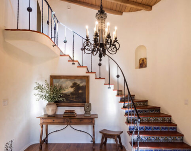 902 N Whittier Drive - Photo Thumbnail 2