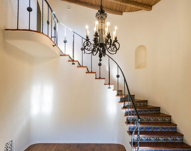902 N Whittier Drive - Photo Thumbnail 1