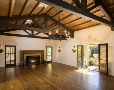 902 N Whittier Drive - Photo Thumbnail 7