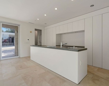 3944 Cody Road - Photo Thumbnail 4