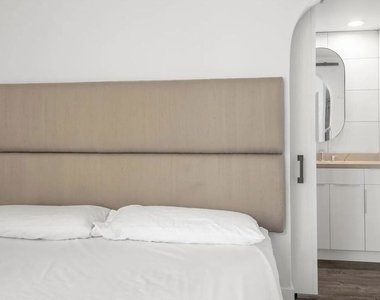 620 S Gramercy Place - Photo Thumbnail 4