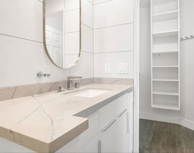 620 S Gramercy Place - Photo Thumbnail 2
