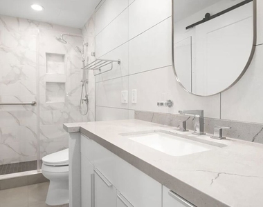 620 S Gramercy Place - Photo Thumbnail 1