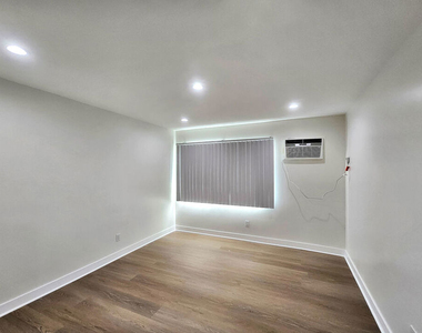 1341 N Keystone Street - Photo Thumbnail 16