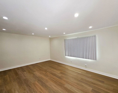 1341 N Keystone Street - Photo Thumbnail 17