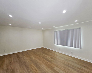 1341 N Keystone Street - Photo Thumbnail 3