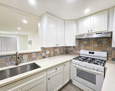 1341 N Keystone Street - Photo Thumbnail 6