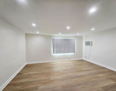 1341 N Keystone Street - Photo Thumbnail 4