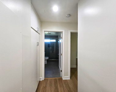 1341 N Keystone Street - Photo Thumbnail 8