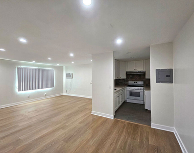 1341 N Keystone Street - Photo Thumbnail 7
