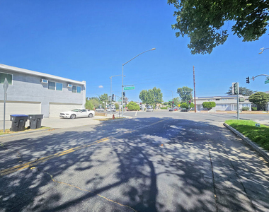 1341 N Keystone Street - Photo Thumbnail 21