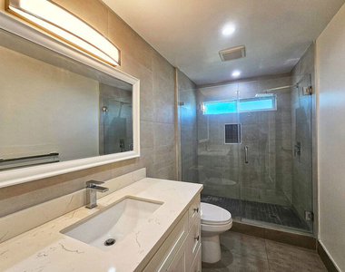 1341 N Keystone Street - Photo Thumbnail 9