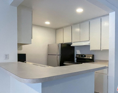 7777 W 91st Street - Photo Thumbnail 3