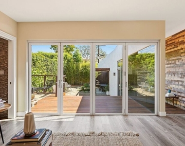 860 S Mullen Avenue - Photo Thumbnail 13