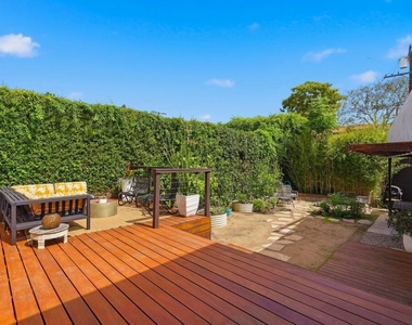 860 S Mullen Avenue - Photo Thumbnail 27
