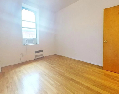 1297 Lexington Avenue - Photo Thumbnail 4