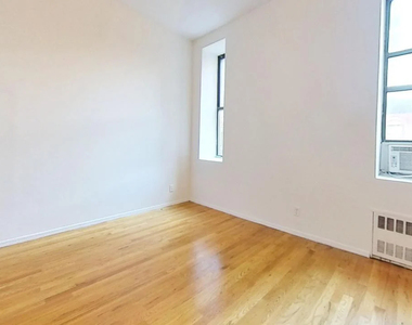 1297 Lexington Avenue - Photo Thumbnail 7