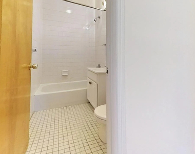 1297 Lexington Avenue - Photo Thumbnail 3