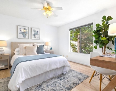 8811 Gilman Dr - Photo Thumbnail 4