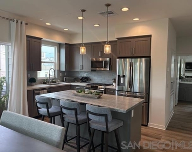 2675 Roosevelt St - Photo Thumbnail 15