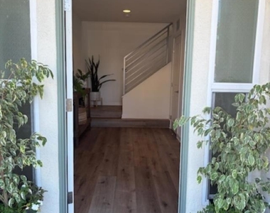 2675 Roosevelt St - Photo Thumbnail 4