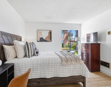 1051 Rock Springs Rd - Photo Thumbnail 8