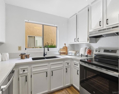 1051 Rock Springs Rd - Photo Thumbnail 6
