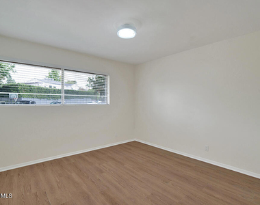 12754 Addison Street - Photo Thumbnail 22