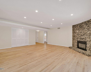 12754 Addison Street - Photo Thumbnail 8