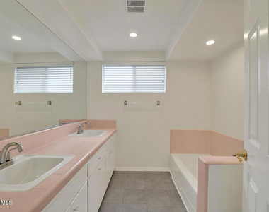 12754 Addison Street - Photo Thumbnail 24