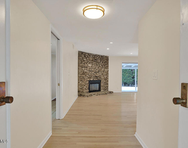 12754 Addison Street - Photo Thumbnail 7