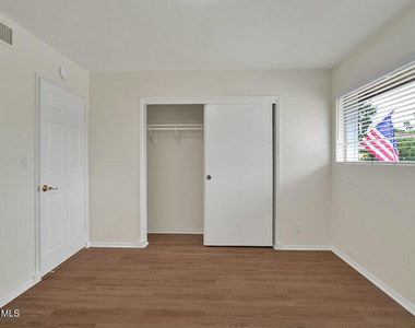 12754 Addison Street - Photo Thumbnail 23
