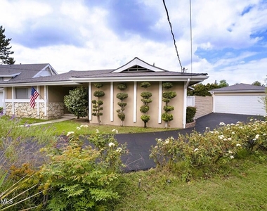 12754 Addison Street - Photo Thumbnail 5