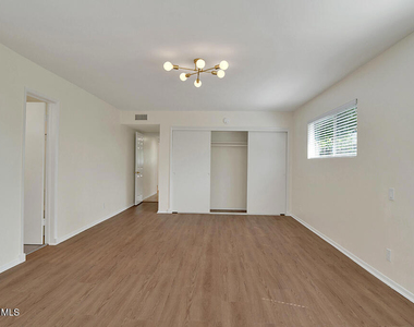 12754 Addison Street - Photo Thumbnail 28